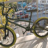 bicicletta BMX 