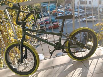 bicicletta BMX 