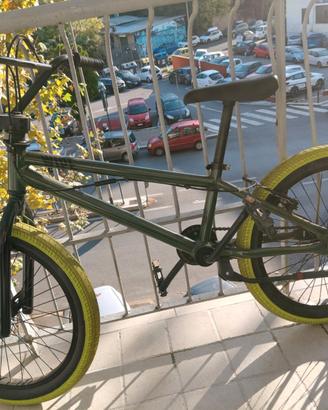 bicicletta BMX 
