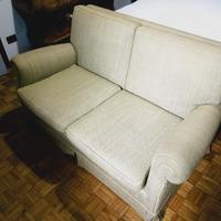 Divano in tessuto verde due posti