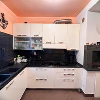 Cucina componibile Lube in legno massello laccato