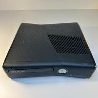 XBOX 360 S Slim con Aurora e 69 giochi inclusi