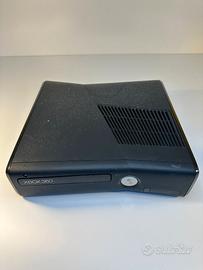 XBOX 360 S Slim con Aurora e 69 giochi inclusi