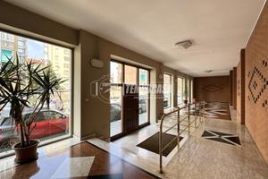 AMPIO CINQUE LOCALI IN STABILE SIGNORILE.