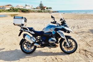 BMW R 1200 GS con valigie laterali vario