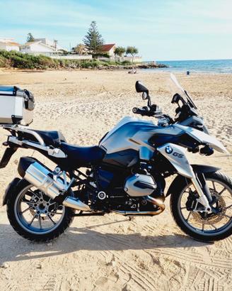 BMW R 1200 GS con valigie laterali vario