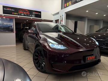 Tesla Model Y AWD Performance Iva esposto
