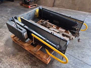 Pedana per autoveicoli adibiti al carico disabili