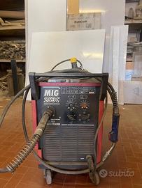 Saldatrice a file continuo