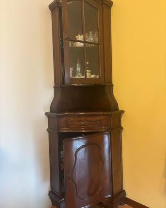 Angoliera e credenza