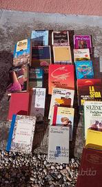 Stock di libri in blocco circa 50 kg.....