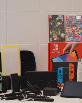 Nintendo Switch OLED+2Giochi+4 Joy-Con+Custodia.