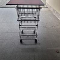 Carrellino in acciaioo con cassetti estraibili