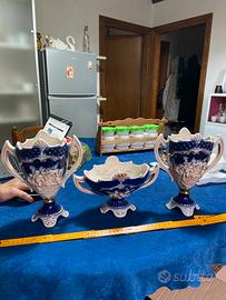 Vasi decorati in rilievo