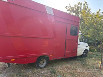 Furgone cassonato, Mercedes sprinter