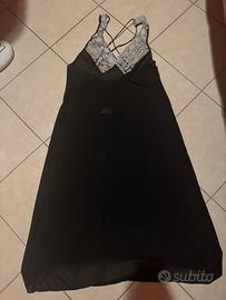 sottoveste nera con pizzo floreale bianca