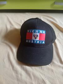 Cappello con bandiera dell'Austria 