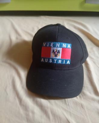 Cappello con bandiera dell'Austria 
