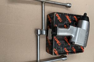 Pistola BETA e chiavi