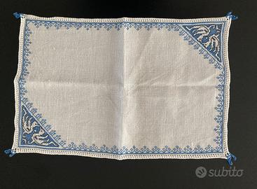 Centrino vintage punto Assisi rettangolare lino