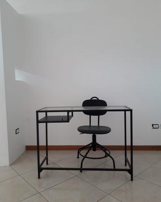 SCRIVANIA IN VETRO E METALLO + SEDIA GIREVOLE