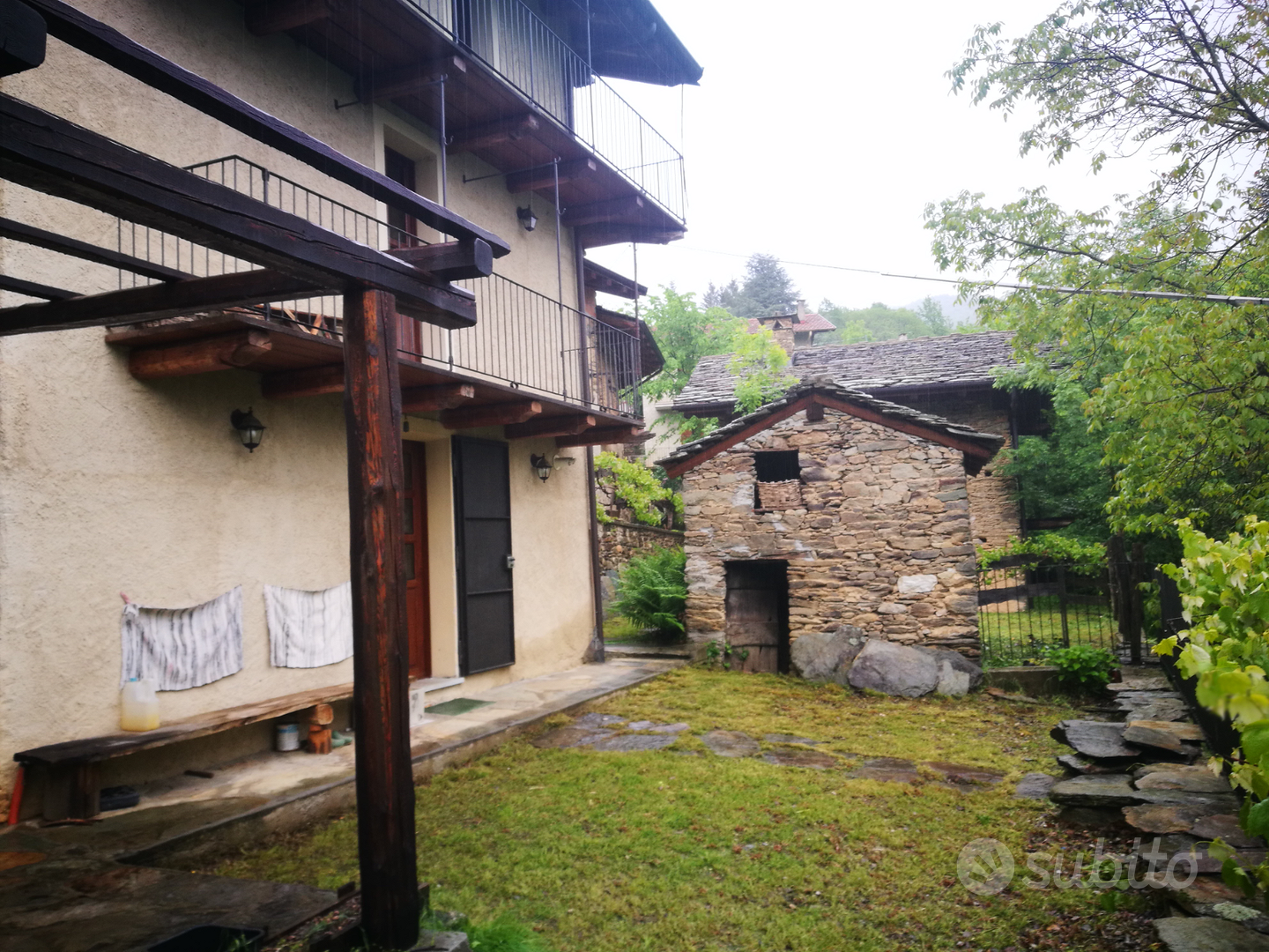 Valle Maira: ampia porzione di borgata alpina - Vista 5