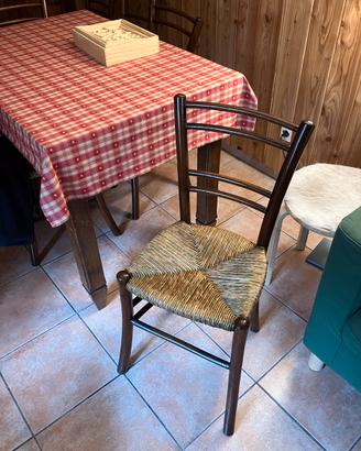 Sedie in legno e paglia