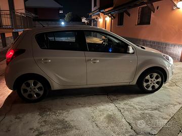 HIUNDAY I20