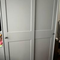 Armadio IKEA HAUGA con ante scorrevoli