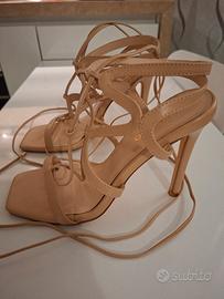 Sandali Nude stringati con laccio