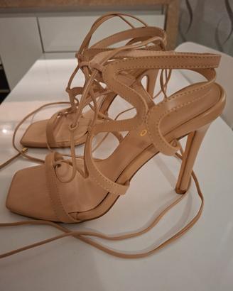 Sandali Nude stringati con laccio