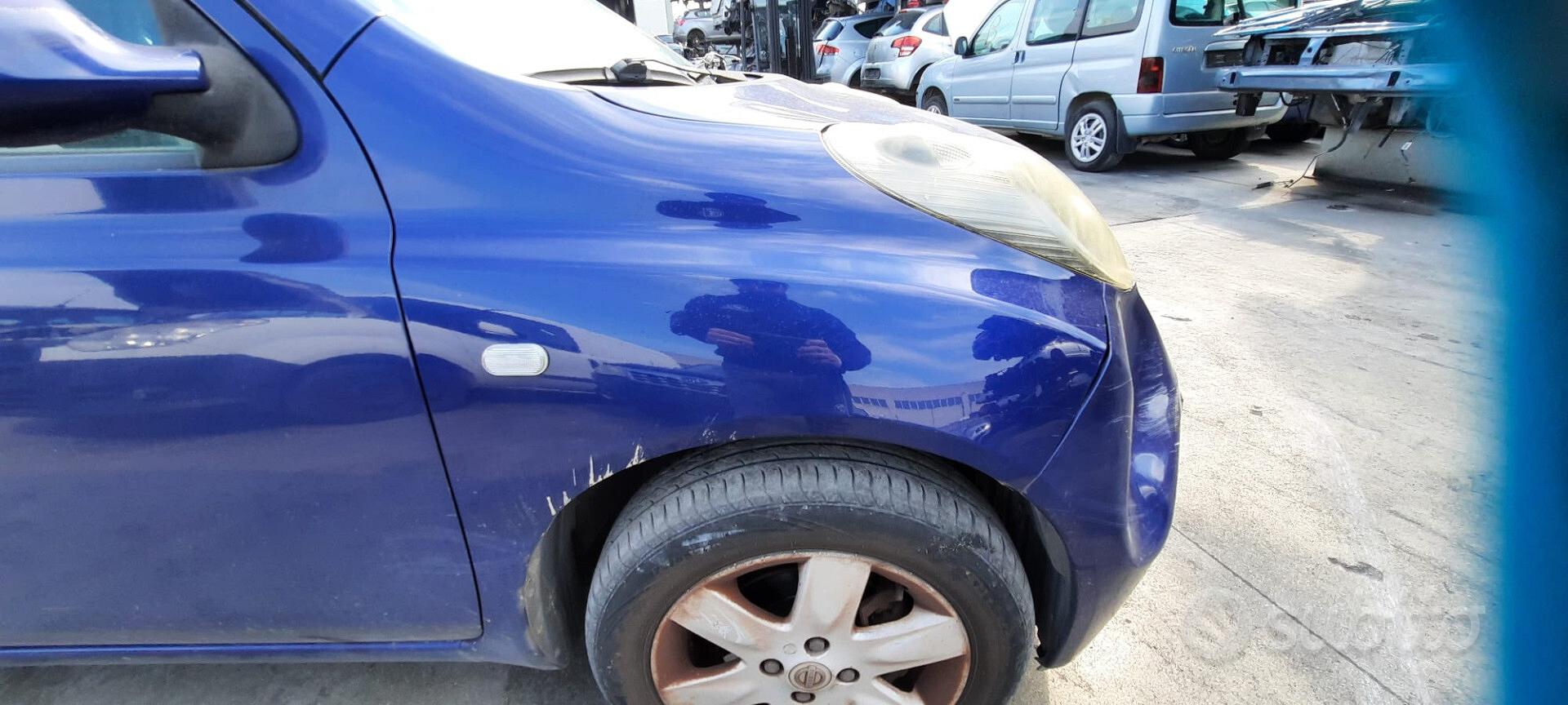 Parafango Anteriore Destro In Acciaio Per Nissan Micra III K12 (2003-2010) – Ricambio OEM Con Foro Freccia