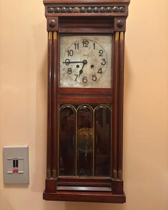 Orologio a dondolo a parete antiquariato