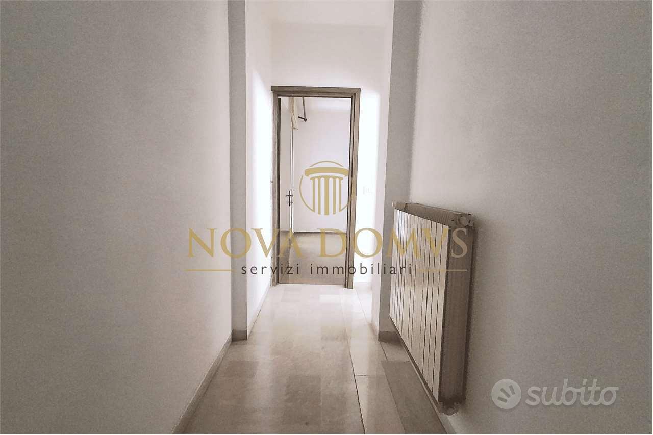 Appartamento in centro con 2 camere, studio e ambi - Vista 3