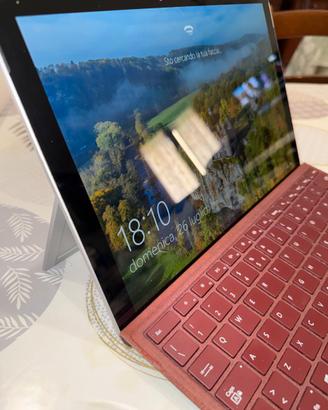 Microsoft Surface Pro 5 con Intel core I5-7300u