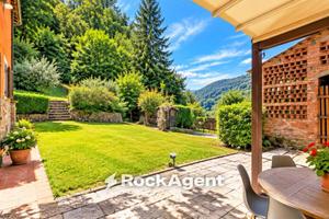 Rustico / Casale di 315 m² con più di 5 locali e b