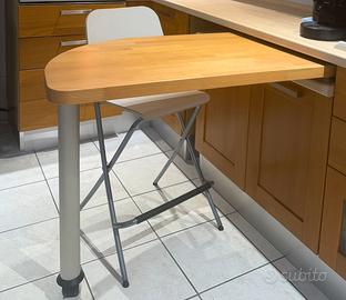 Cucina usata con penisola movibile