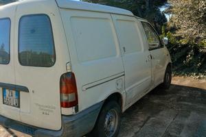 Furgone Nissan wanet