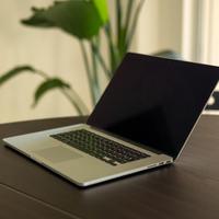 MacBook Pro 15" | 16GB | Batteria 110% | GPU 2GB