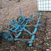 aratro e vibro coltivatore trainato