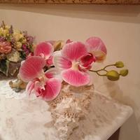 Conchiglia e fiori artificiali in stile shabby 