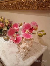 Conchiglia e fiori artificiali in stile shabby 