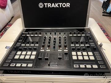 Native Instruments Traktor Kontrol S8 + Flycase –