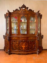 Credenza di Legno Intarsiata