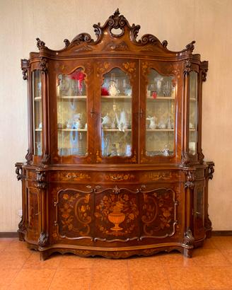 Credenza di Legno Intarsiata