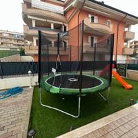 Trampolino saltasalta con rete di sicurezza