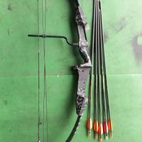 compuond con rest cacallier e 5 frecce