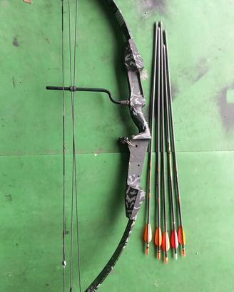 compuond con rest cacallier e 5 frecce