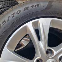 4 cerchi in lega con Pirelli Scorpion 215