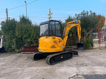 E32 Escavatore 35 q JCB 8035